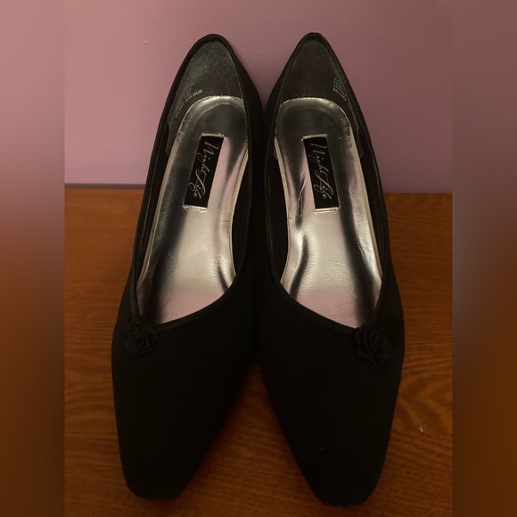 Night Life Black Fabric Pumps with Satiny Roses Size 7.5 (Excellent Used) - Picture 2 of 7